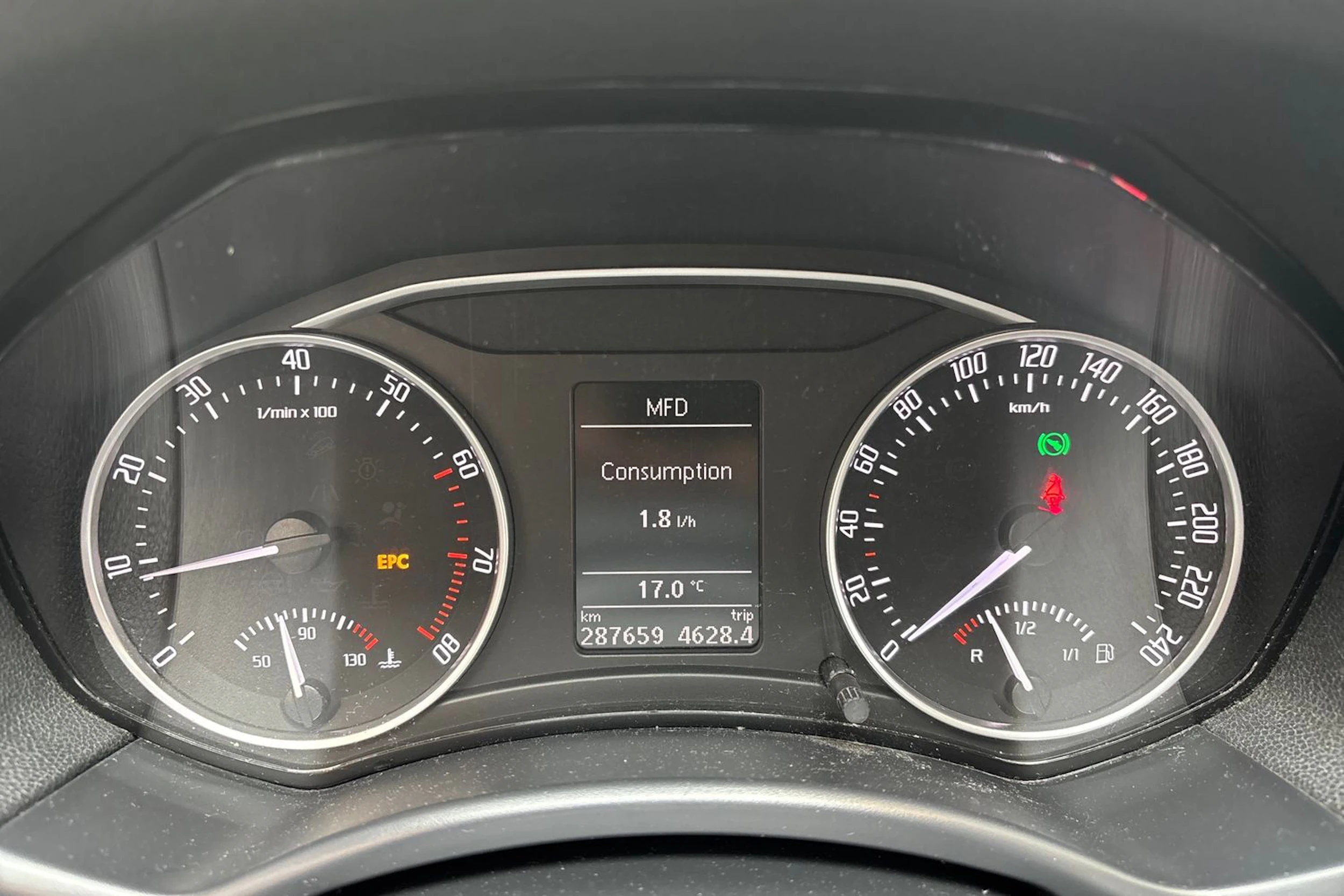 Musta Skoda OCTAVIA 2012 kuva 15.