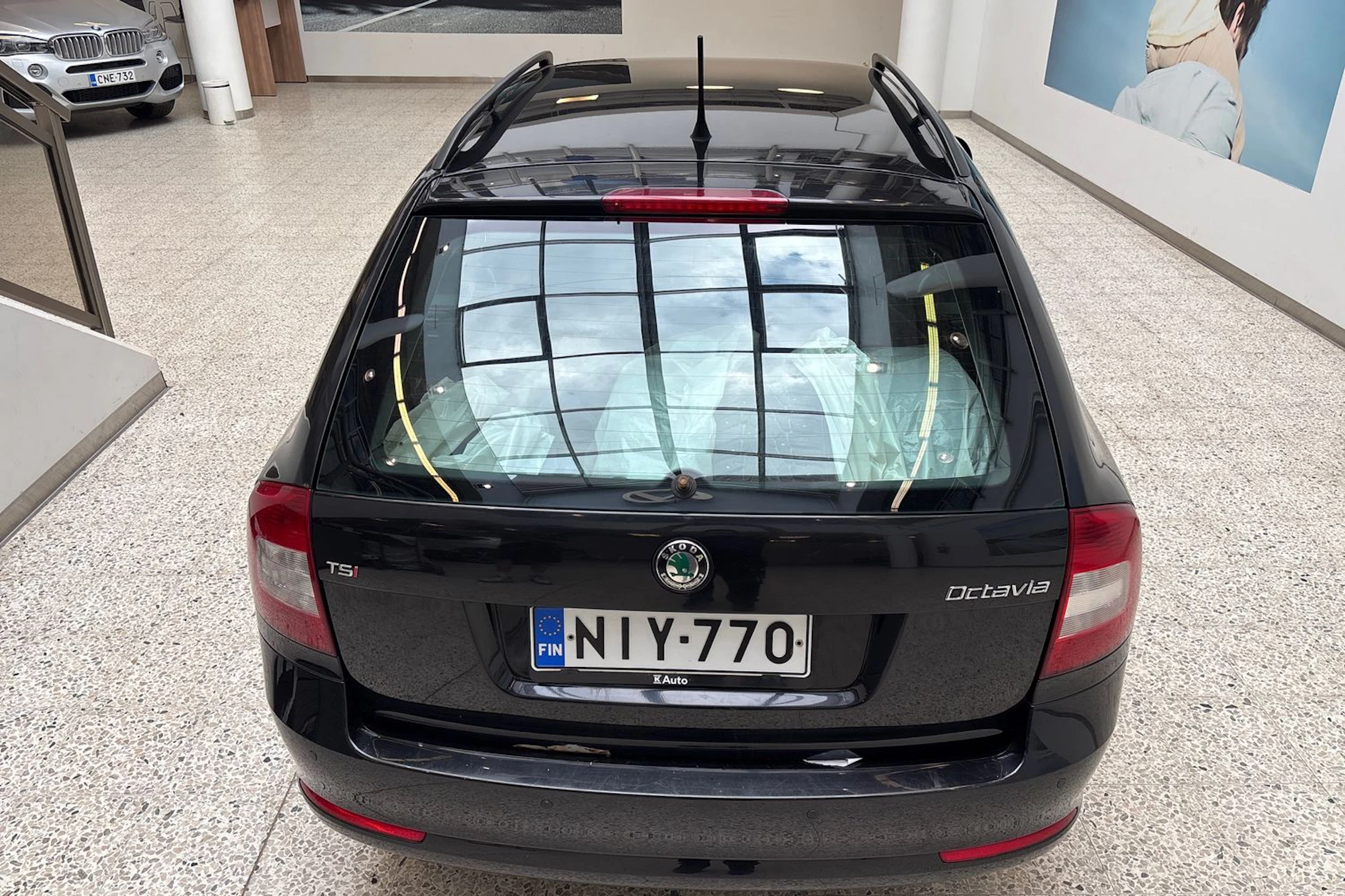 Musta Skoda OCTAVIA 2012 kuva 17.