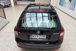 Musta Skoda OCTAVIA 2012 kuva 17.