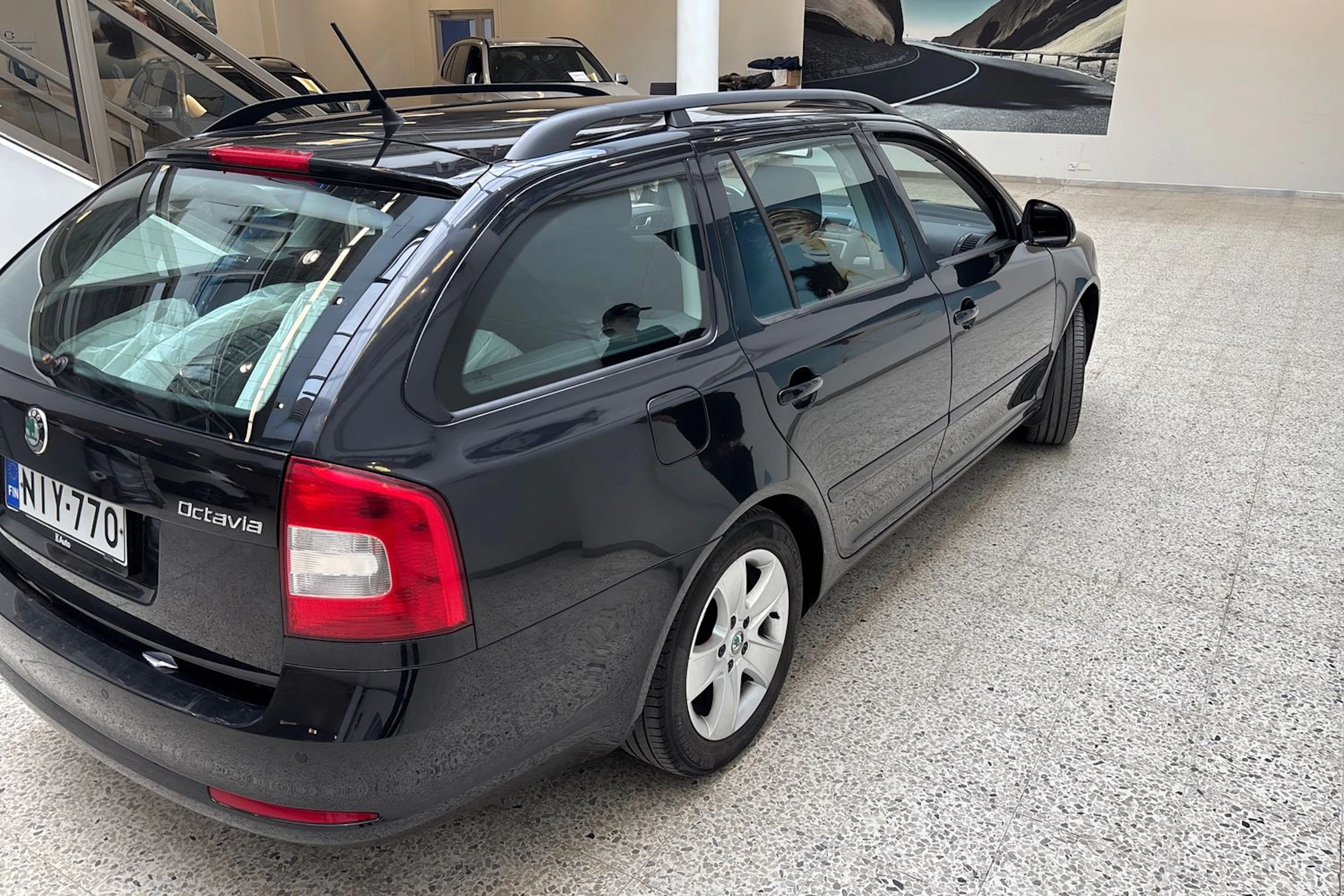 Musta Skoda OCTAVIA 2012 kuva 20.