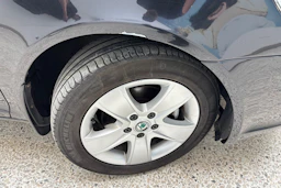 Musta Skoda OCTAVIA 2012 kuva 21.