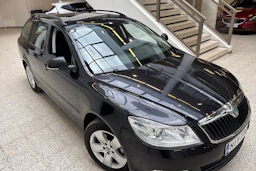 Musta Skoda OCTAVIA 2012 kuva 22.
