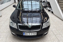 Musta Skoda OCTAVIA 2012 kuva 23.