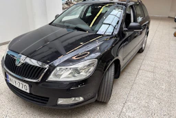 Musta Skoda OCTAVIA 2012 kuva 25.