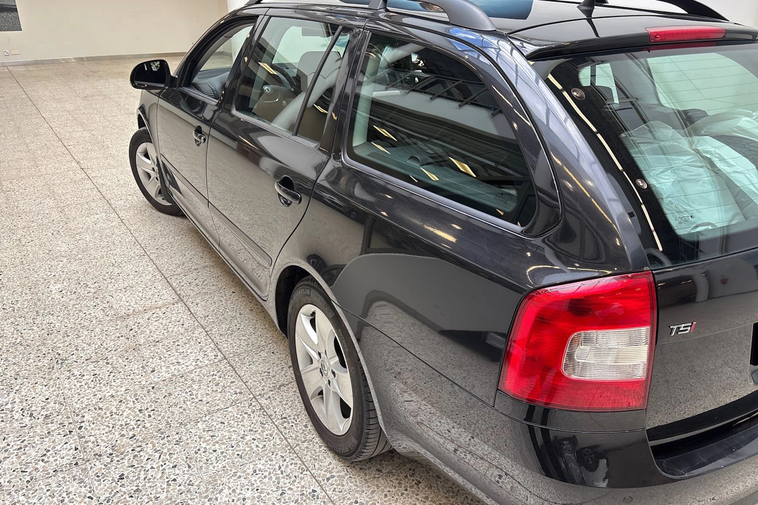 Musta Skoda OCTAVIA 2012 kuva 27.