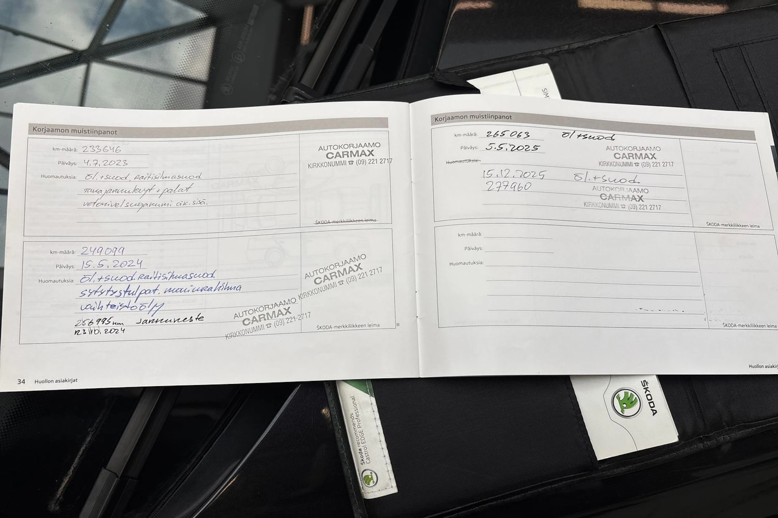 Musta Skoda OCTAVIA 2012 kuva 28.