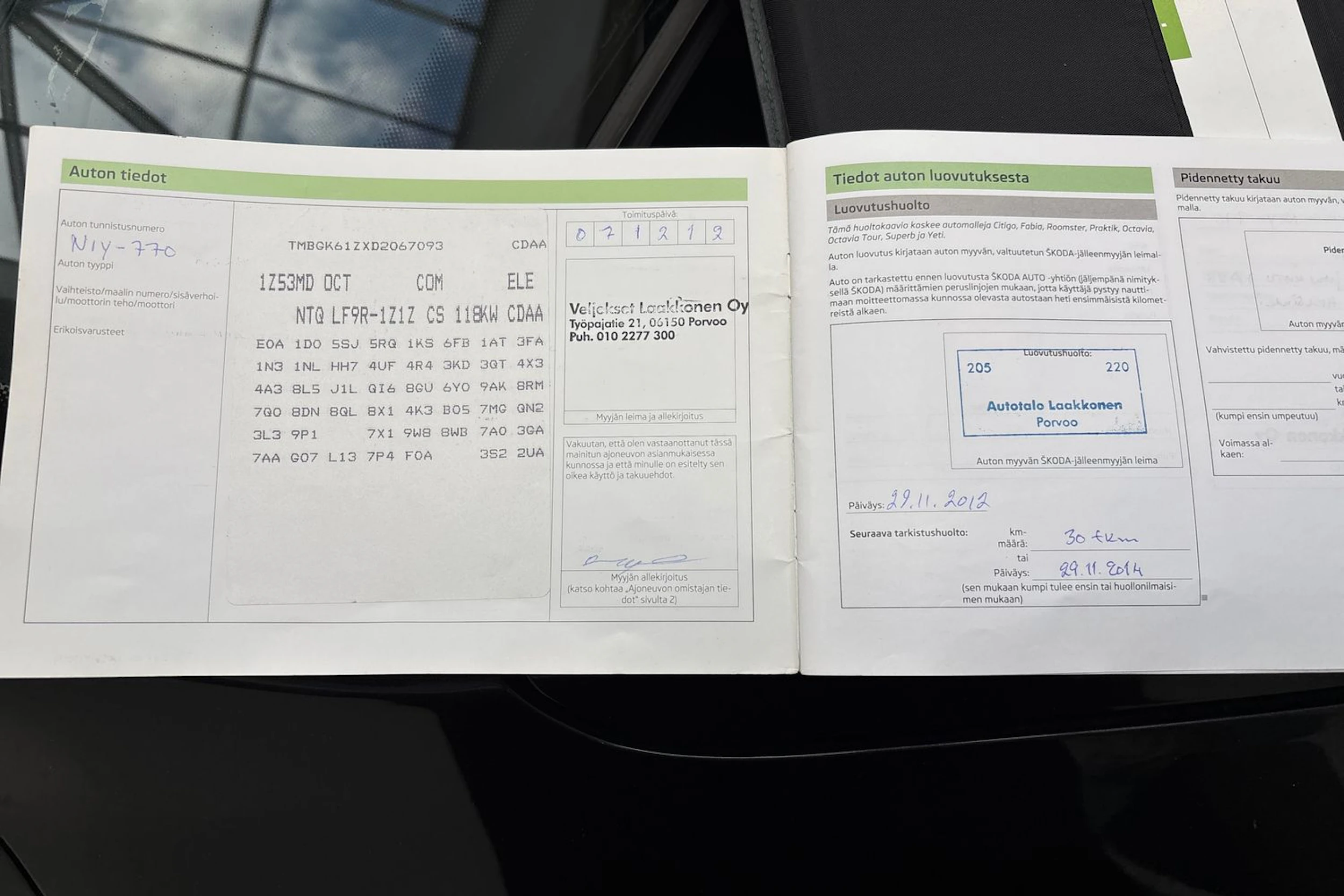 Musta Skoda OCTAVIA 2012 kuva 40.