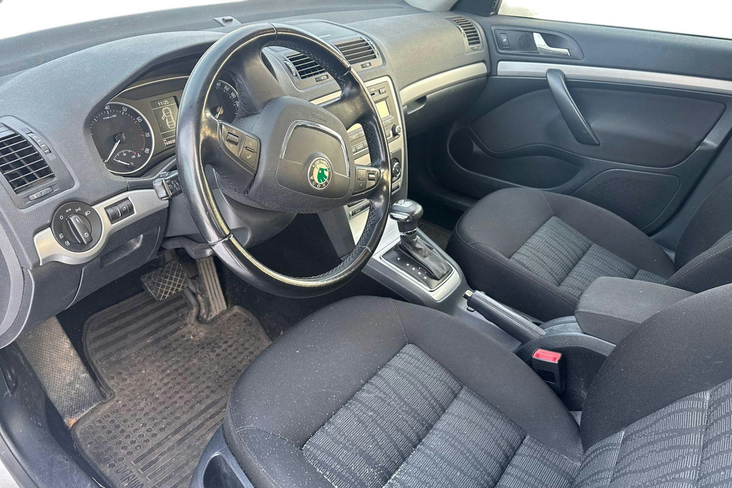 ruskea (beige) Skoda Octavia 2012 kuva 3.