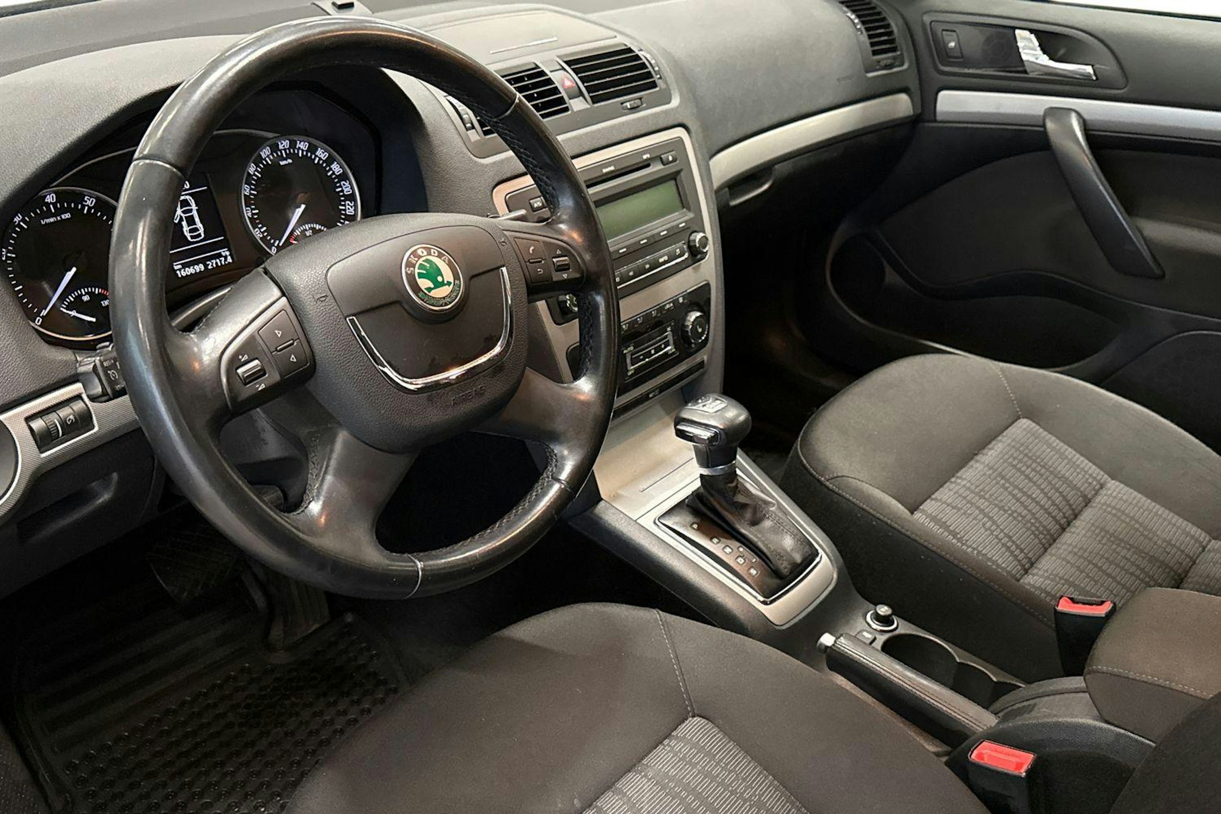 ruskea (beige) Skoda Octavia 2013 kuva 7.