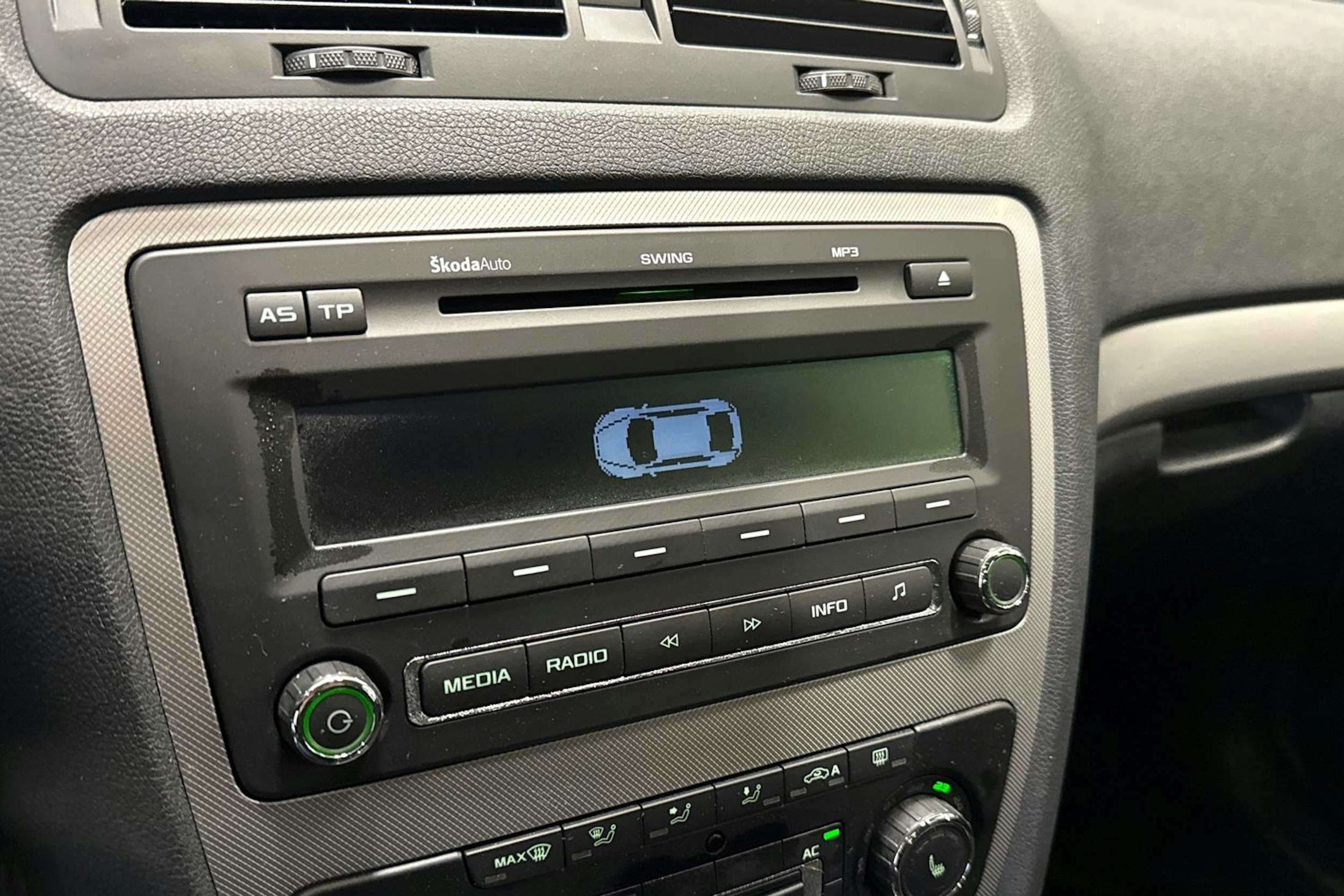 ruskea (beige) Skoda Octavia 2013 kuva 22.