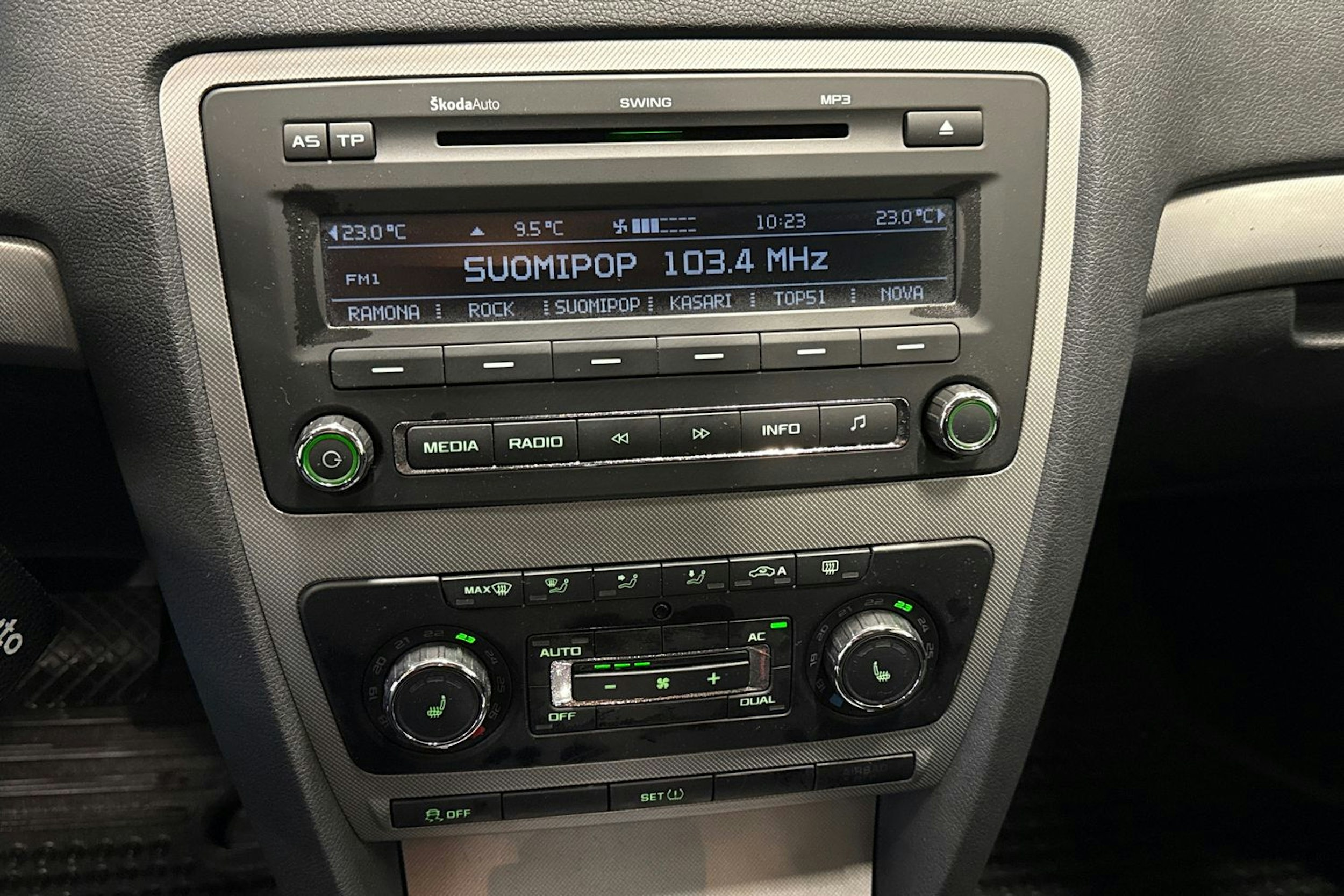 ruskea (beige) Skoda Octavia 2013 kuva 23.