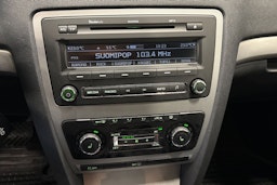 ruskea (beige) Skoda Octavia 2013 kuva 23.