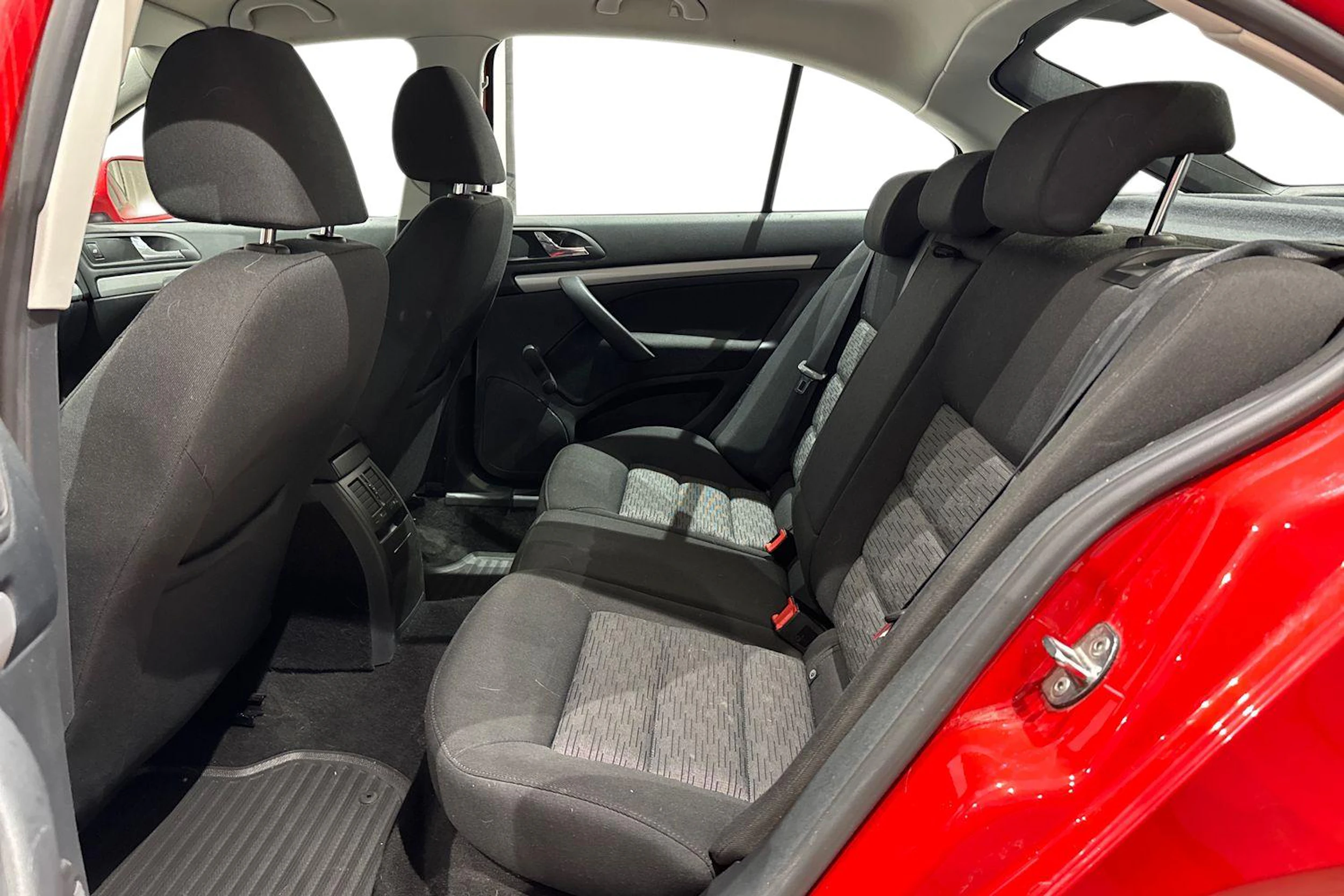punainen Skoda Octavia 2012 kuva 11.