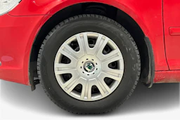 punainen Skoda Octavia 2012 kuva 12.
