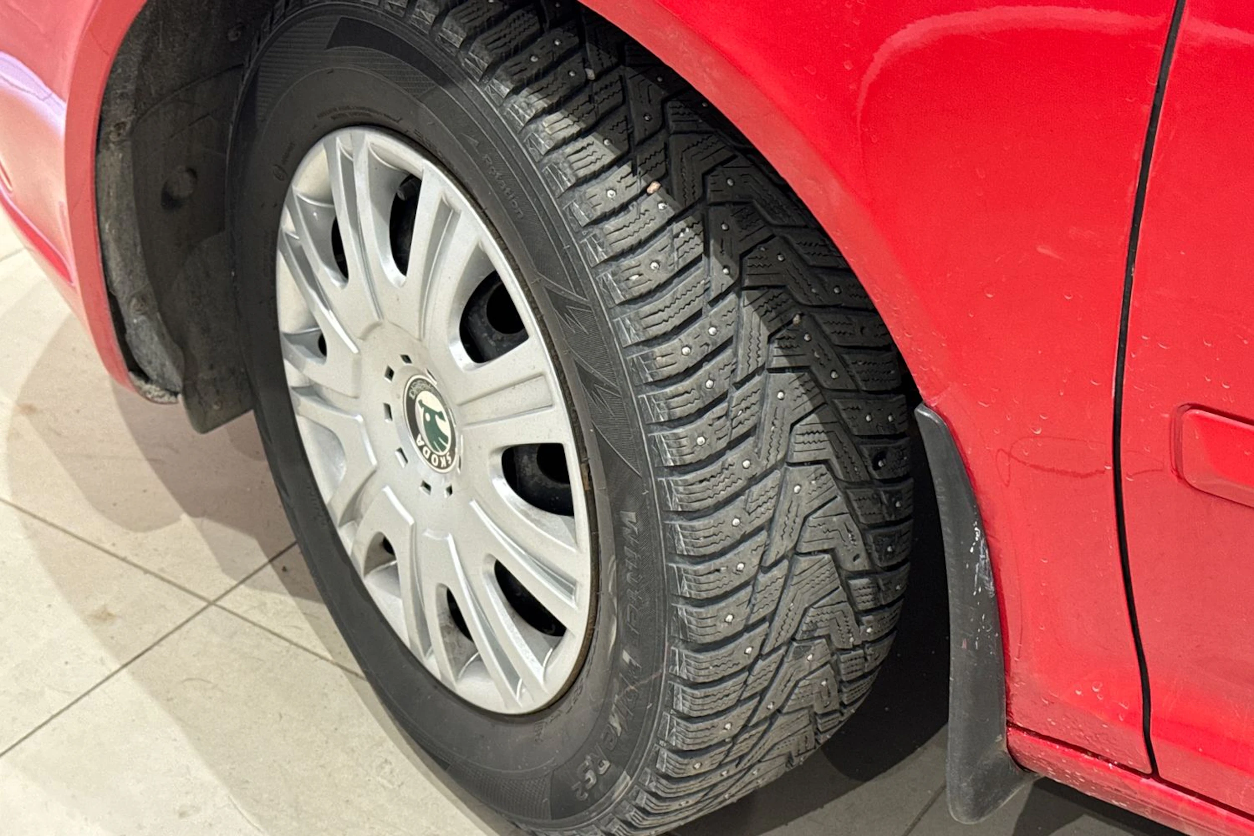 punainen Skoda Octavia 2012 kuva 13.