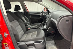 punainen Skoda Octavia 2012 kuva 17.