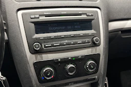punainen Skoda Octavia 2012 kuva 19.