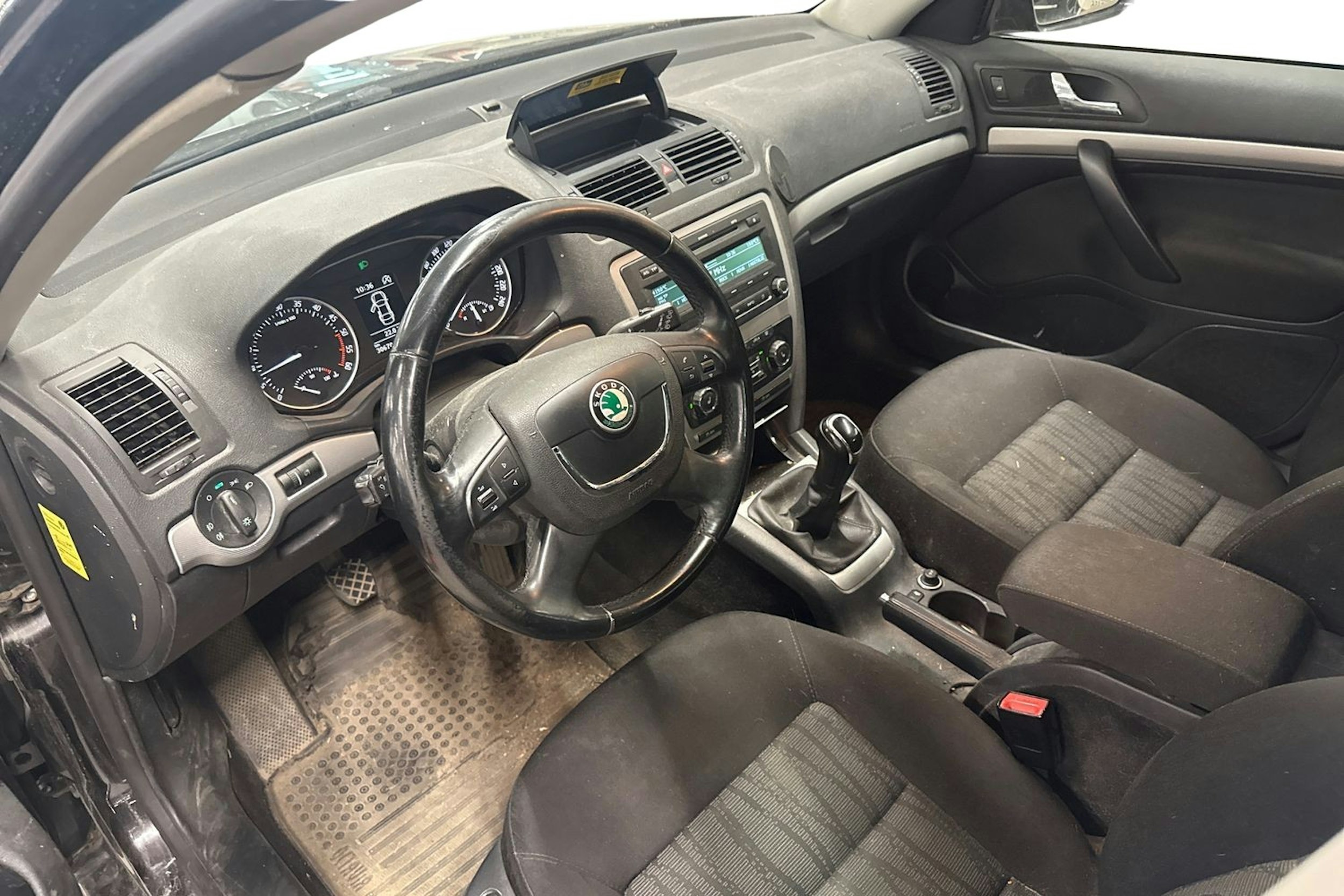 musta Skoda Octavia 2012 kuva 3.