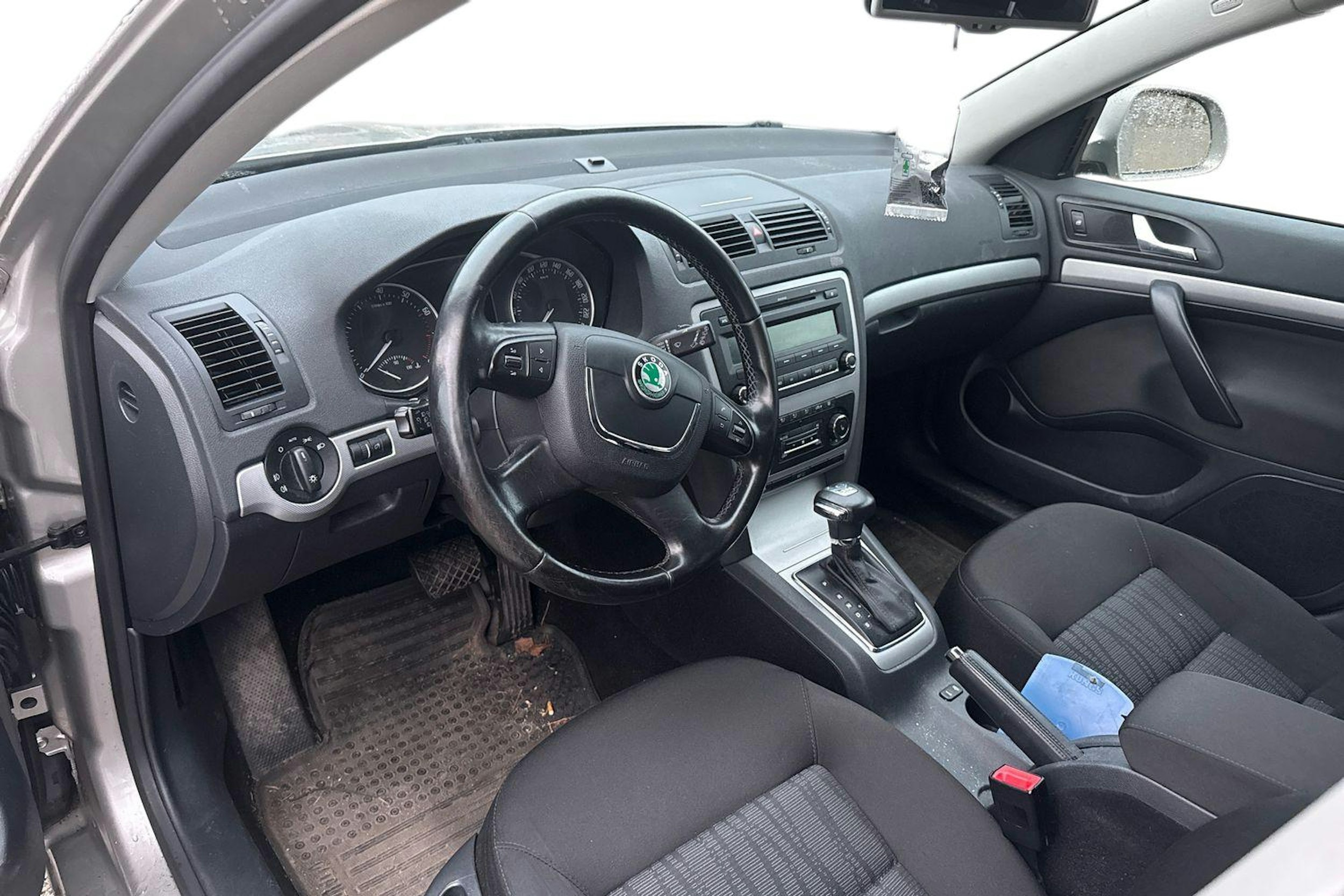 ruskea (beige) Skoda Octavia 2012 kuva 3.