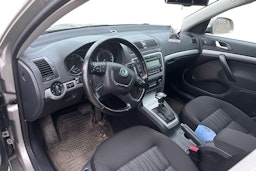 ruskea (beige) Skoda Octavia 2012 kuva 3.