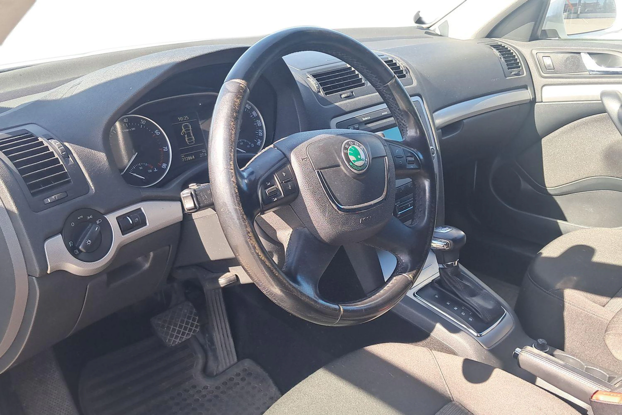 valkoinen Skoda Octavia 2012 kuva 3.