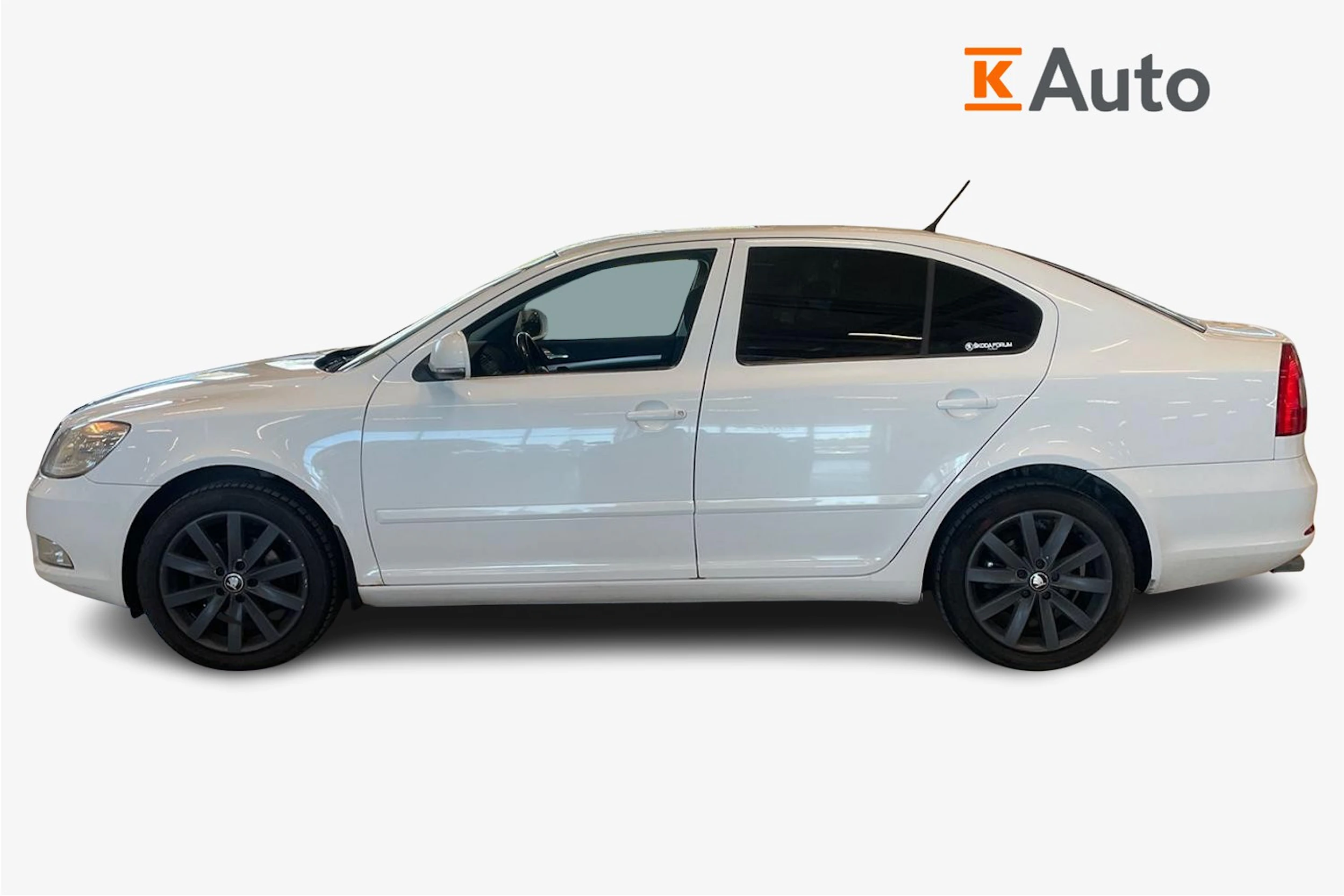 valkoinen Skoda Octavia 2012 kuva 7.