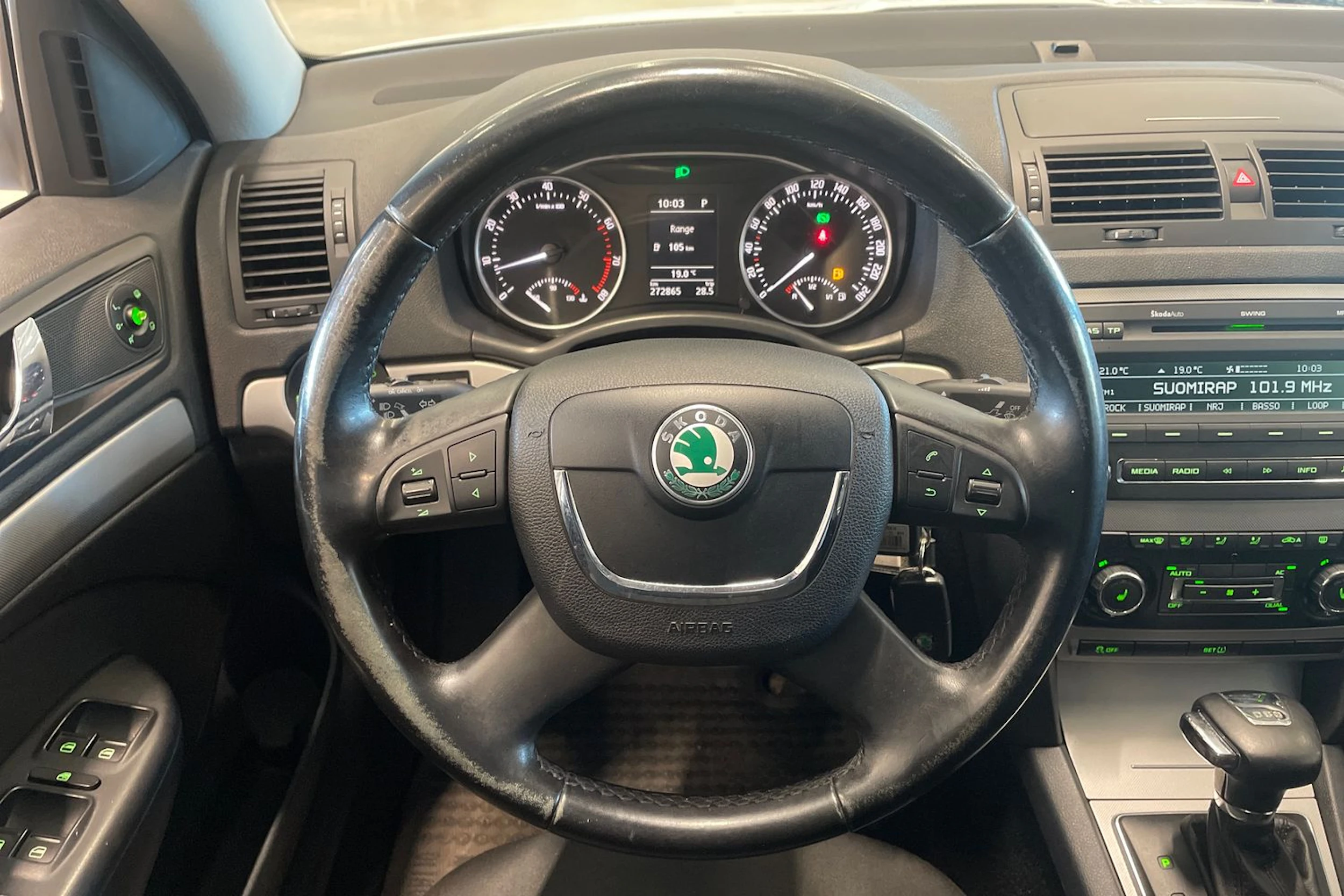 valkoinen Skoda Octavia 2012 kuva 16.