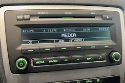 valkoinen Skoda Octavia 2012 kuva 23.