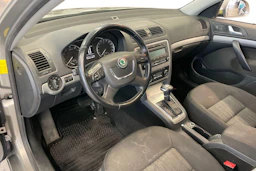 ruskea (beige) Skoda Octavia 2012 kuva 6.
