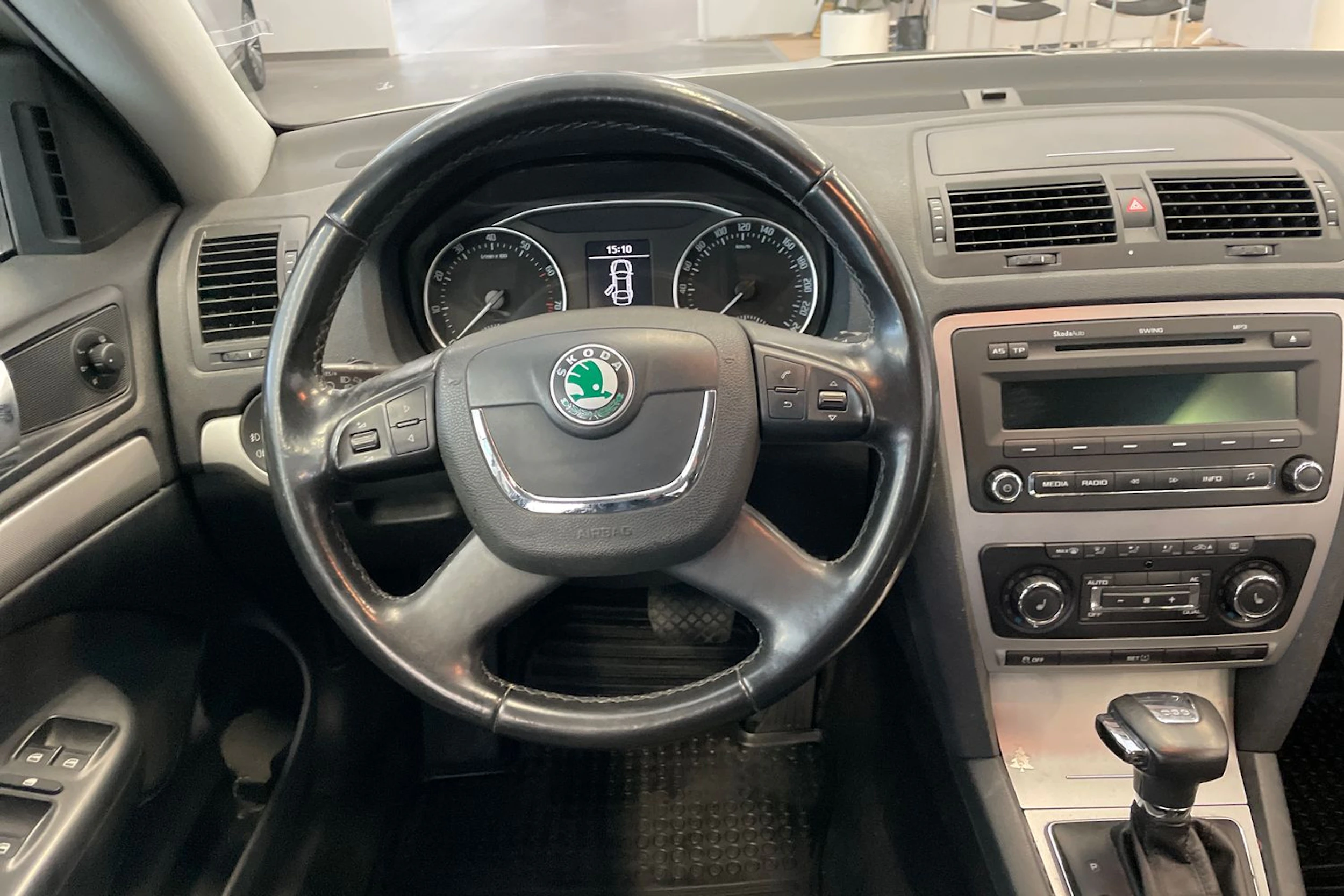 ruskea (beige) Skoda Octavia 2012 kuva 12.