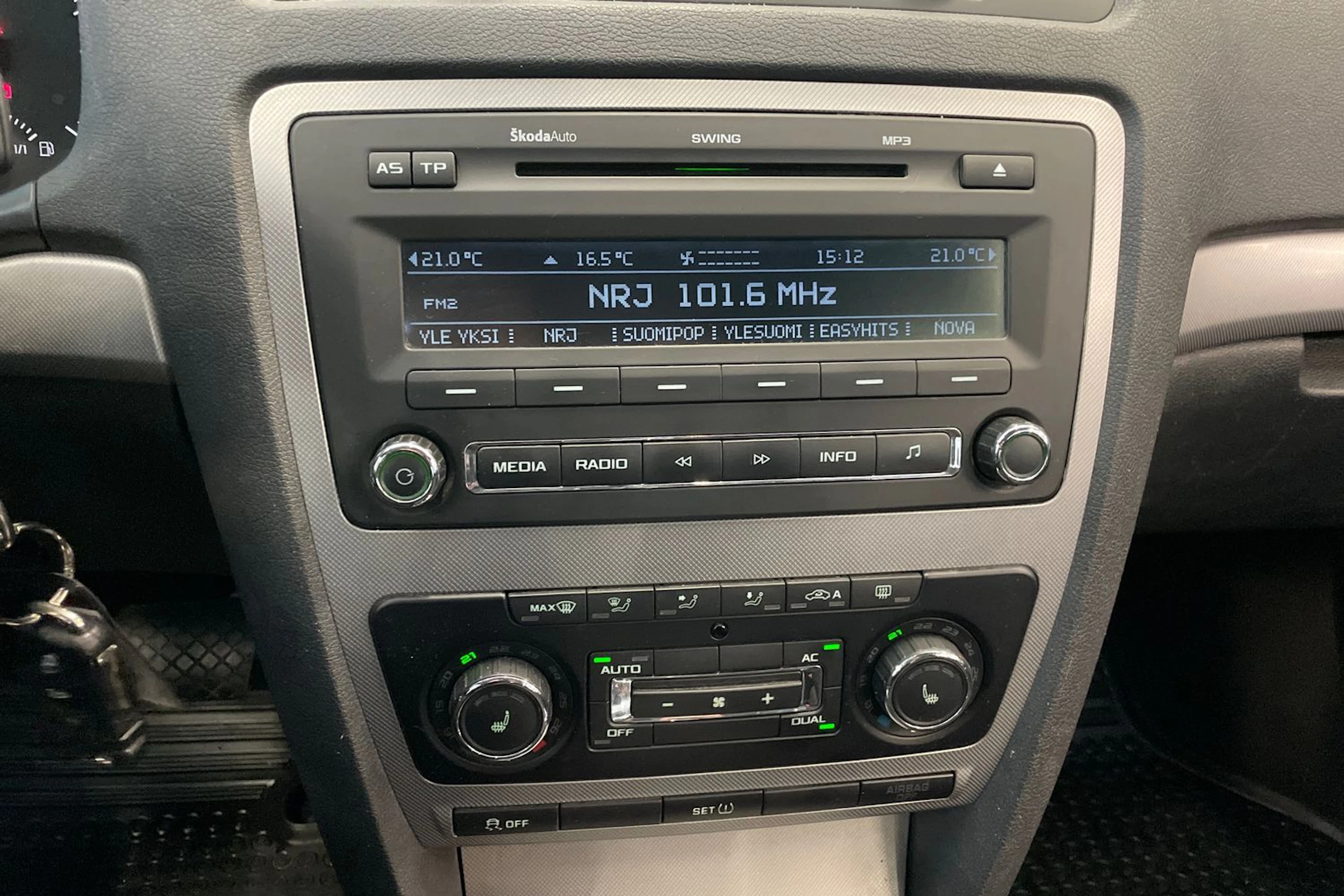 ruskea (beige) Skoda Octavia 2012 kuva 18.