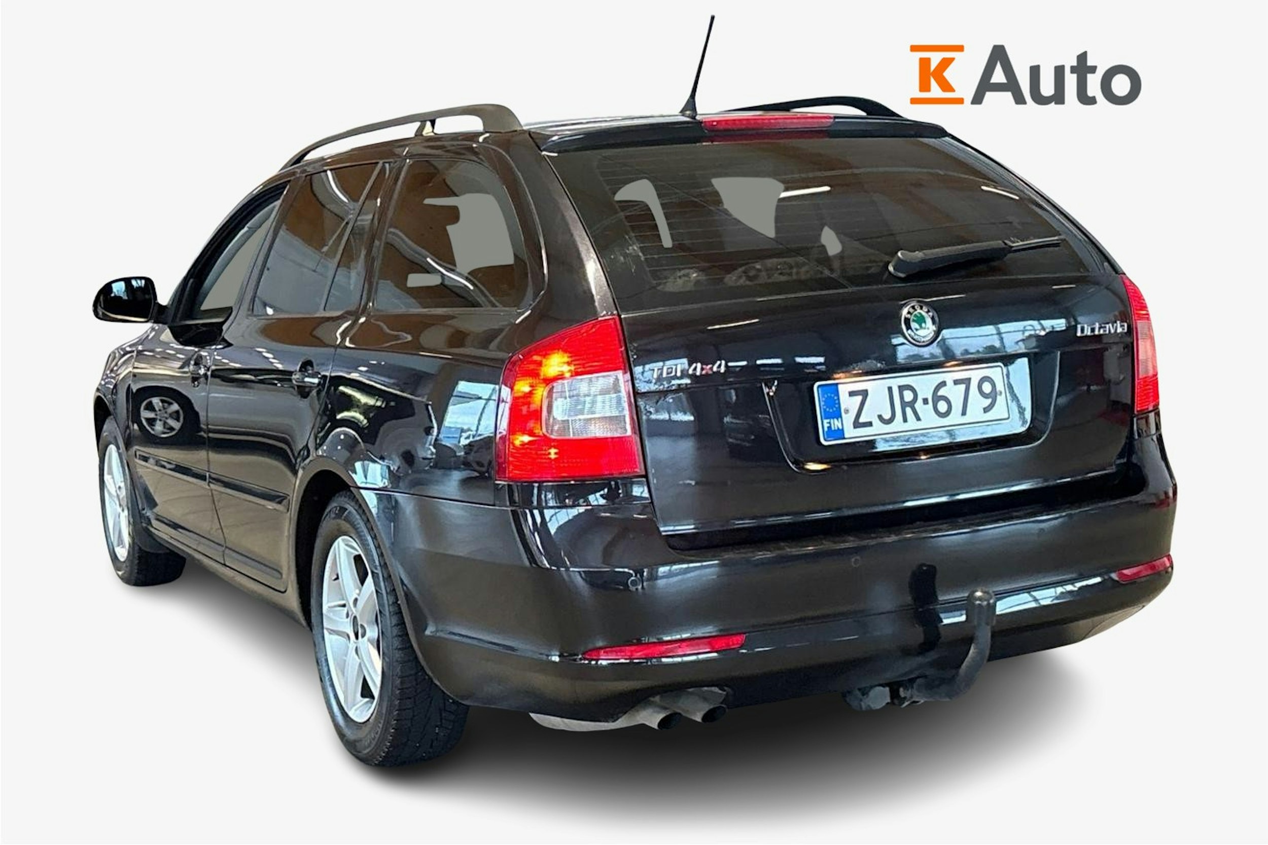 Musta Skoda OCTAVIA 2012 kuva 2.