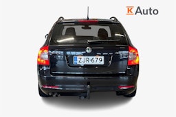 Musta Skoda OCTAVIA 2012 kuva 3.