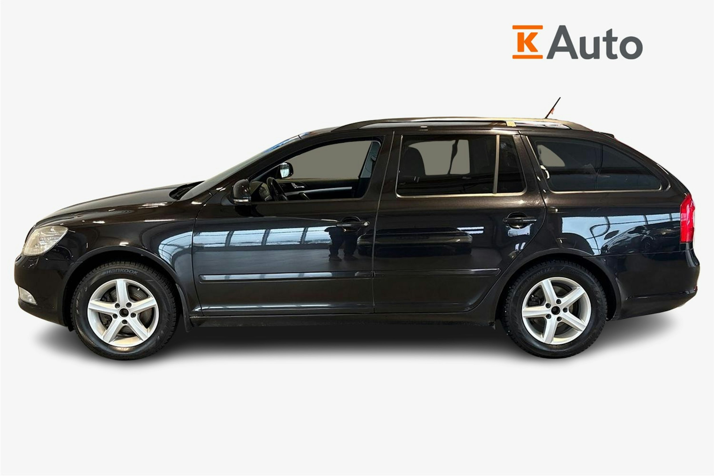 Musta Skoda OCTAVIA 2012 kuva 6.