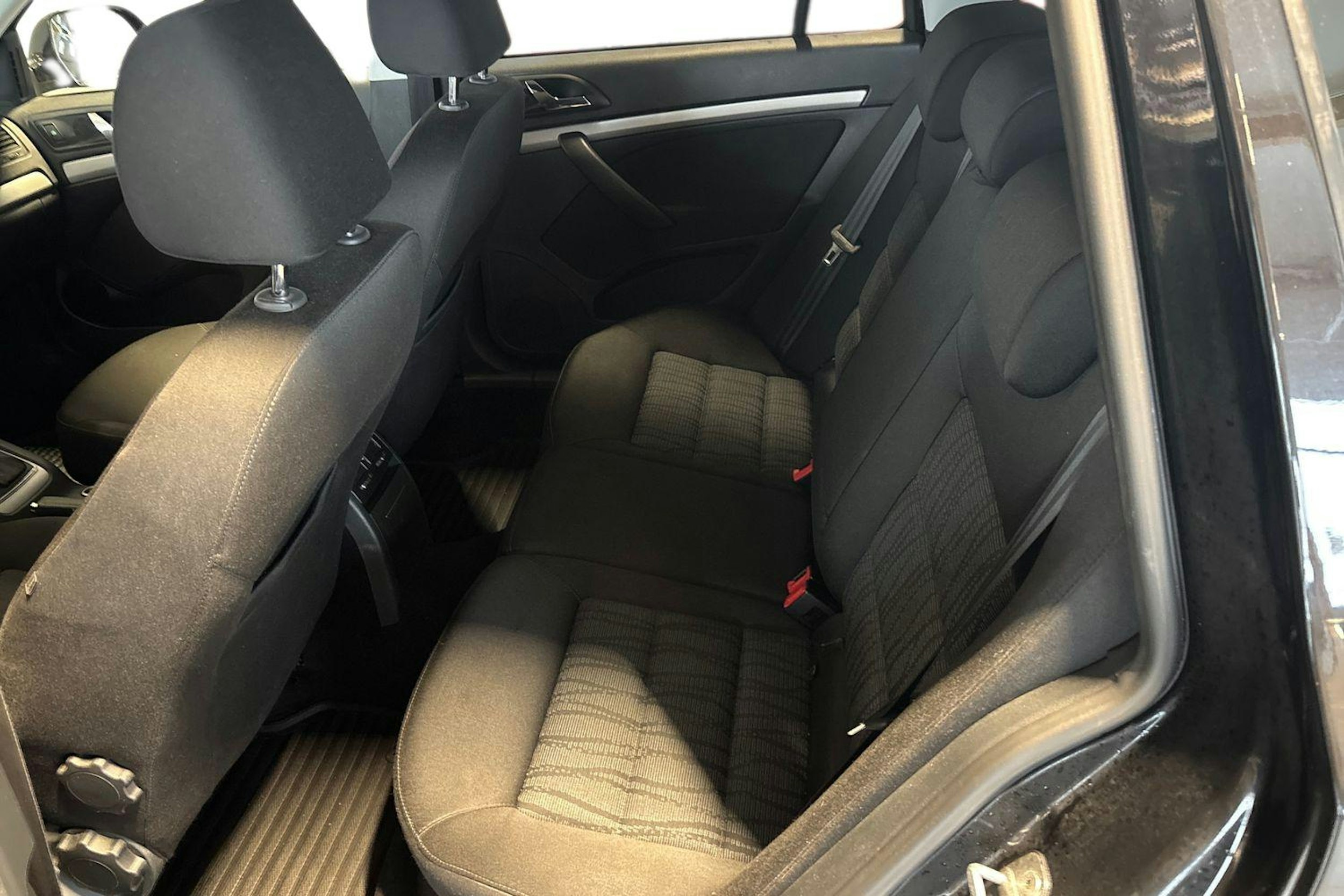 Musta Skoda OCTAVIA 2012 kuva 10.