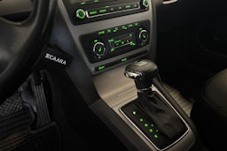 Musta Skoda OCTAVIA 2012 kuva 17.