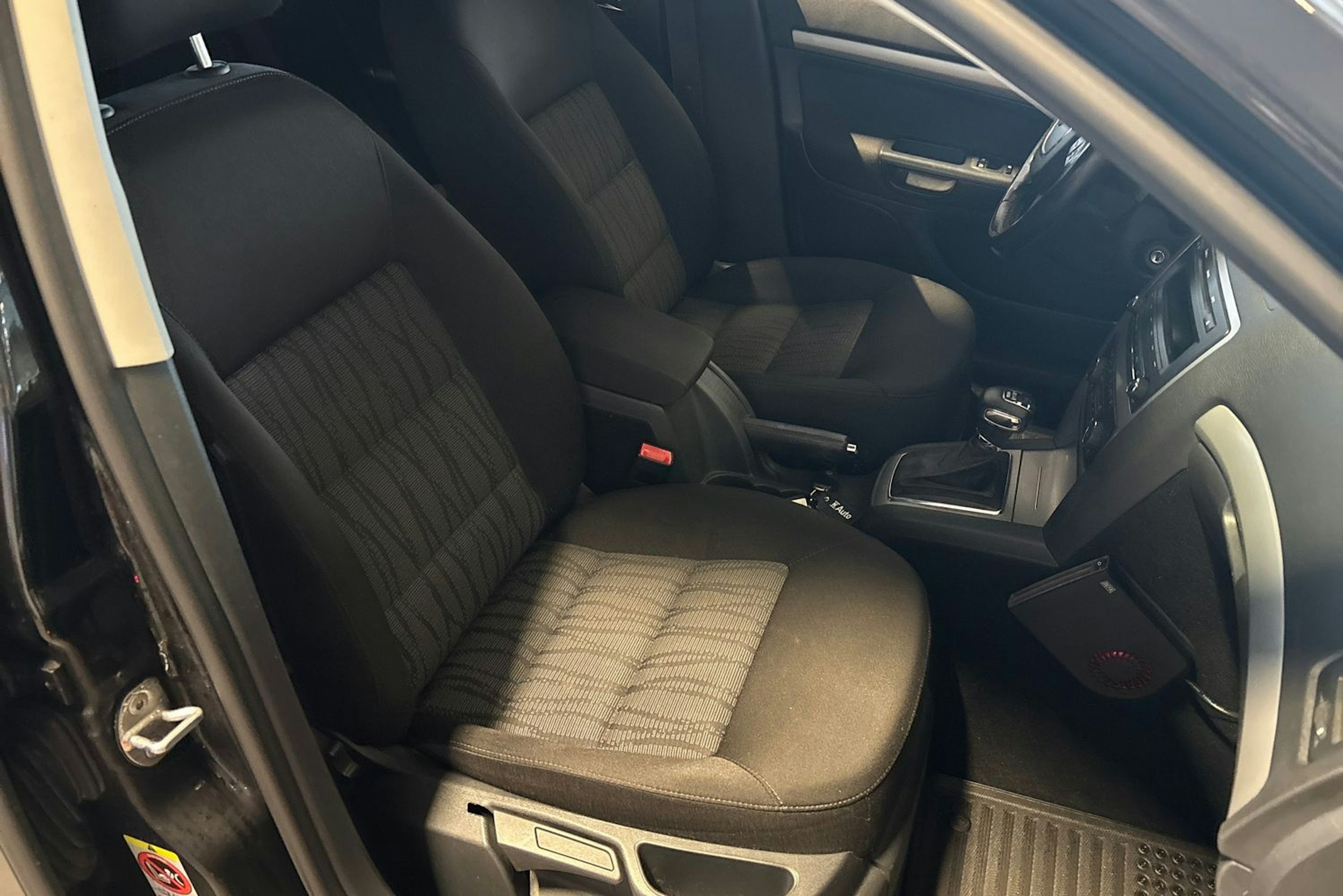 Musta Skoda OCTAVIA 2012 kuva 19.