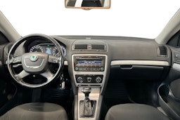 musta Skoda Octavia 2013 kuva 9.
