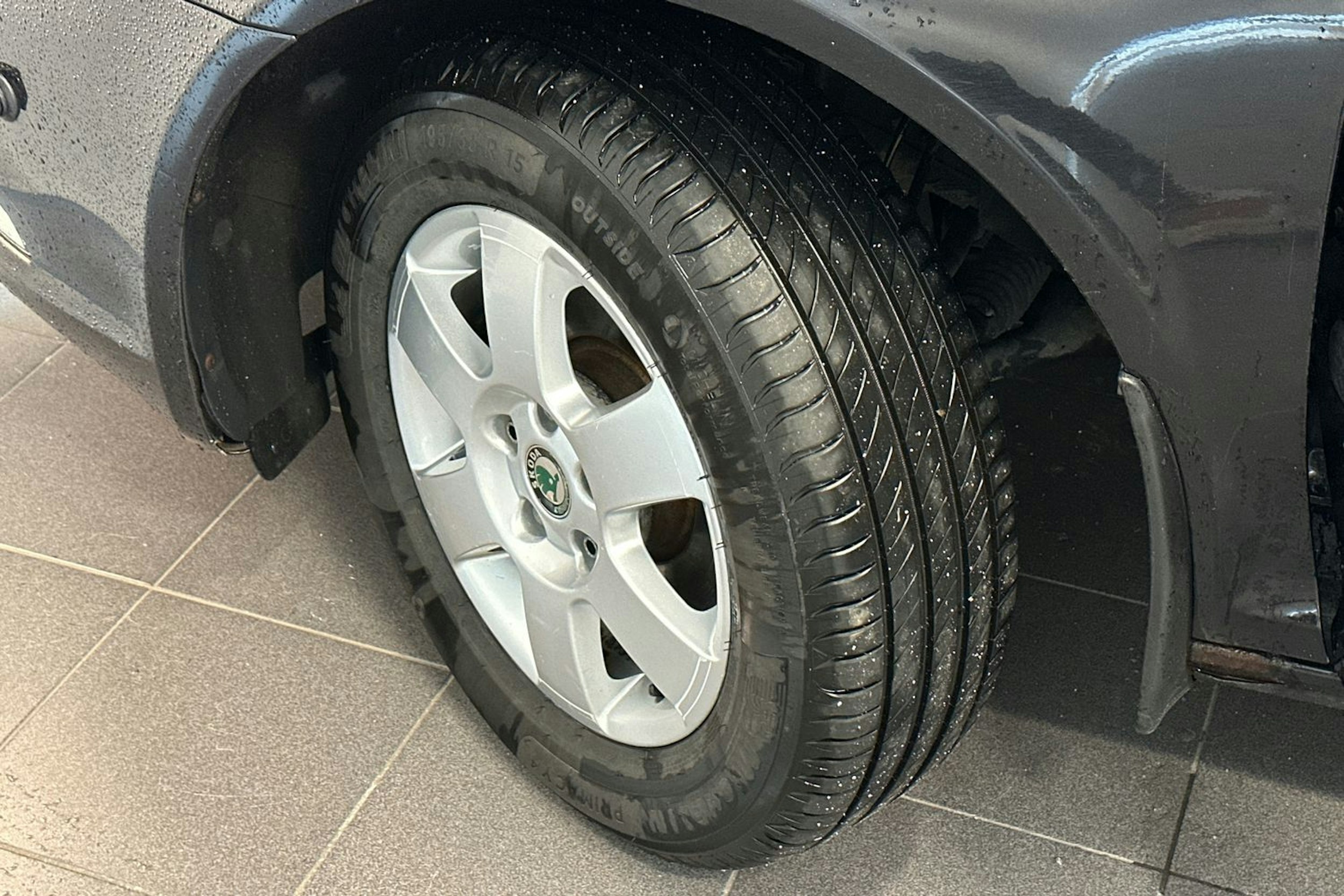 musta Skoda Octavia 2013 kuva 13.