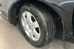 musta Skoda Octavia 2013 kuva 13.