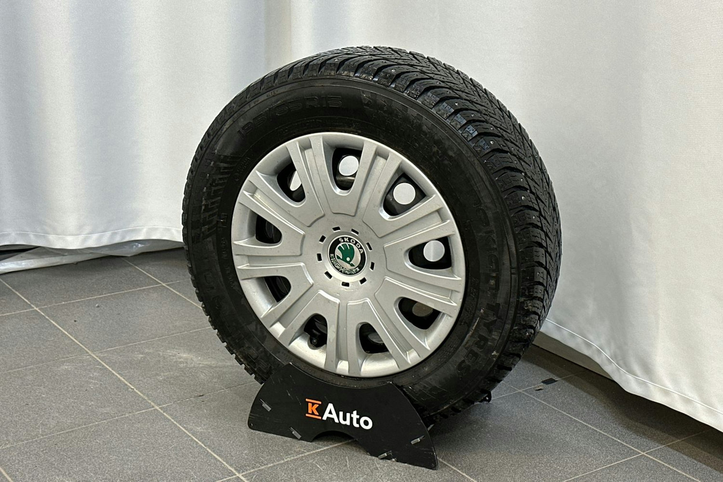 musta Skoda Octavia 2013 kuva 14.