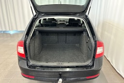 musta Skoda Octavia 2013 kuva 15.