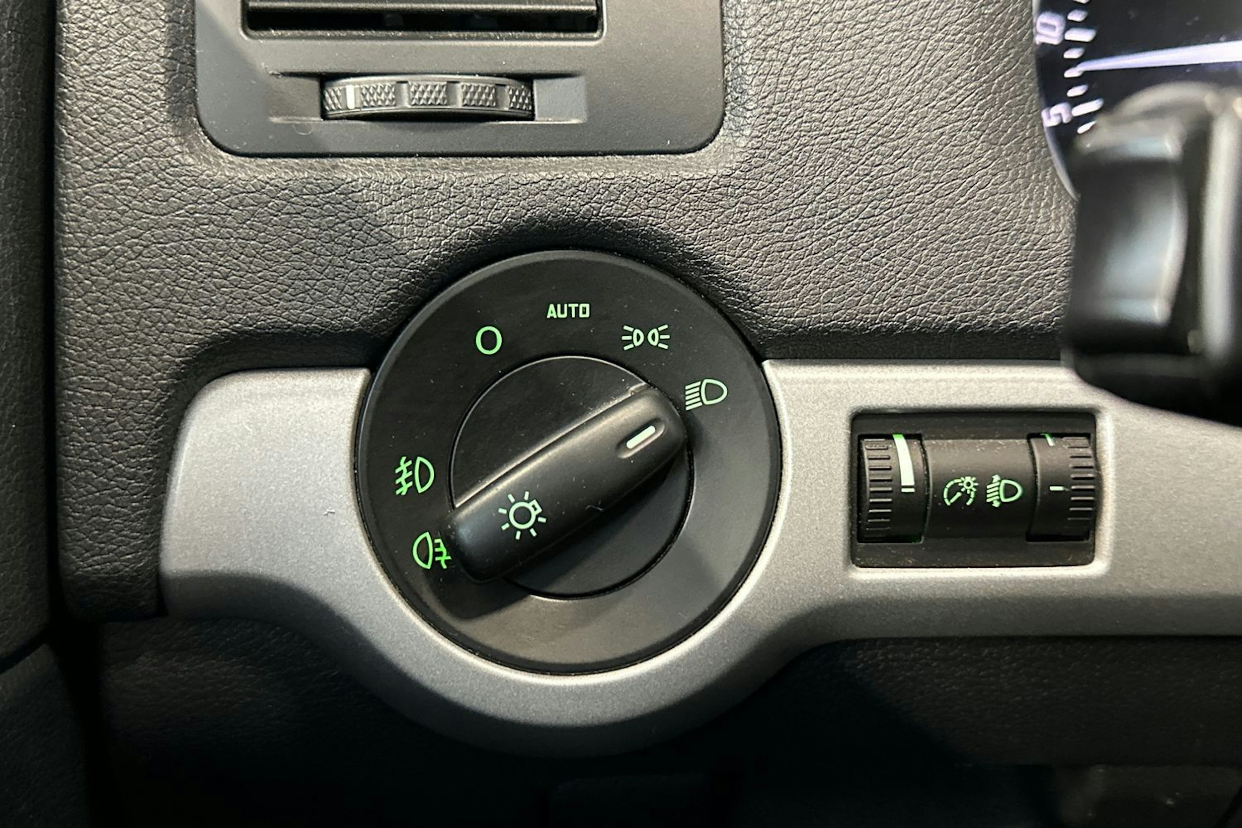 musta Skoda Octavia 2013 kuva 17.