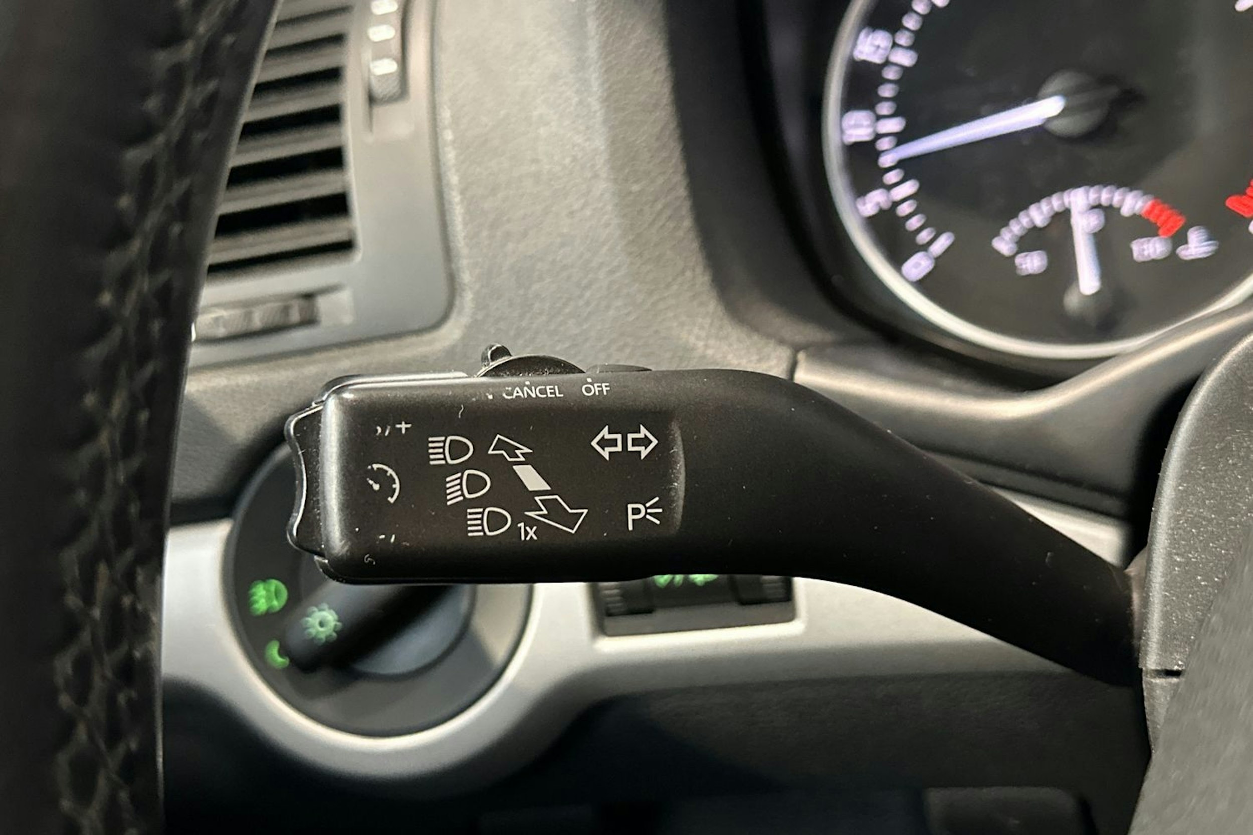 musta Skoda Octavia 2013 kuva 18.