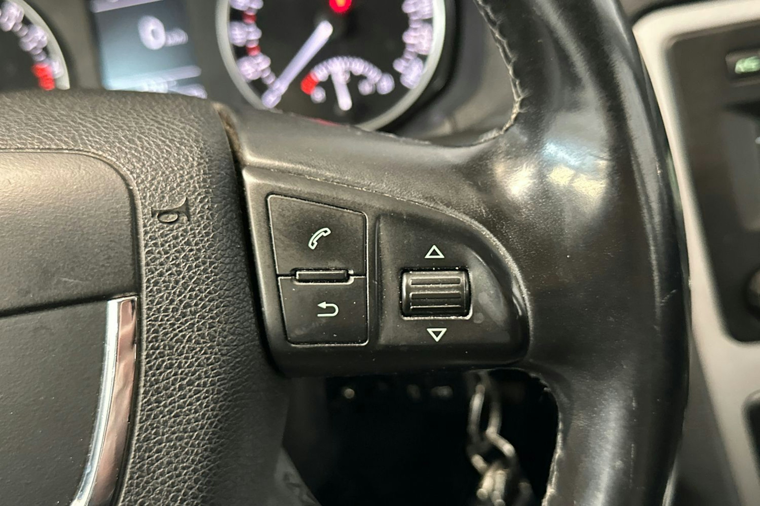 musta Skoda Octavia 2013 kuva 20.