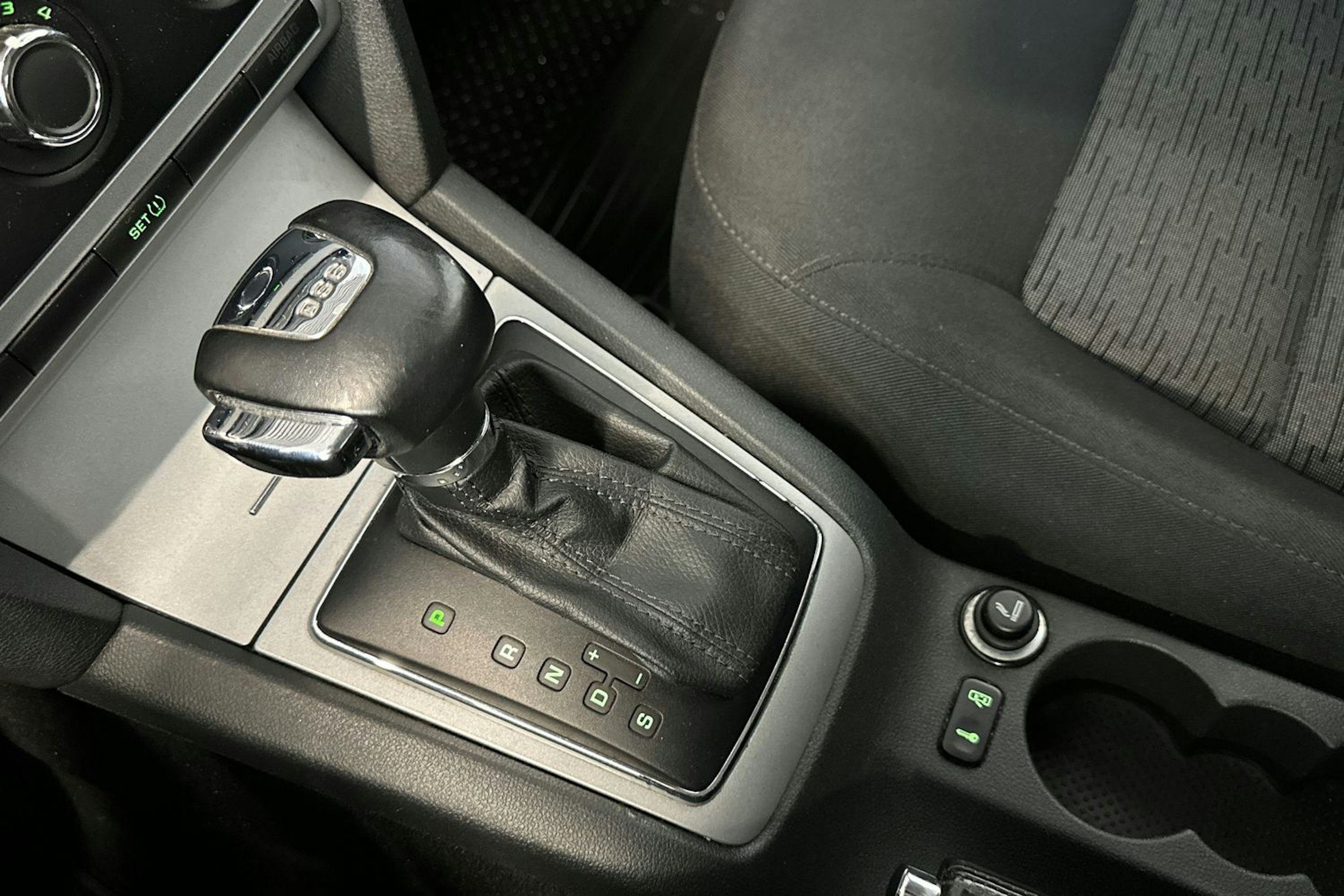 musta Skoda Octavia 2013 kuva 22.