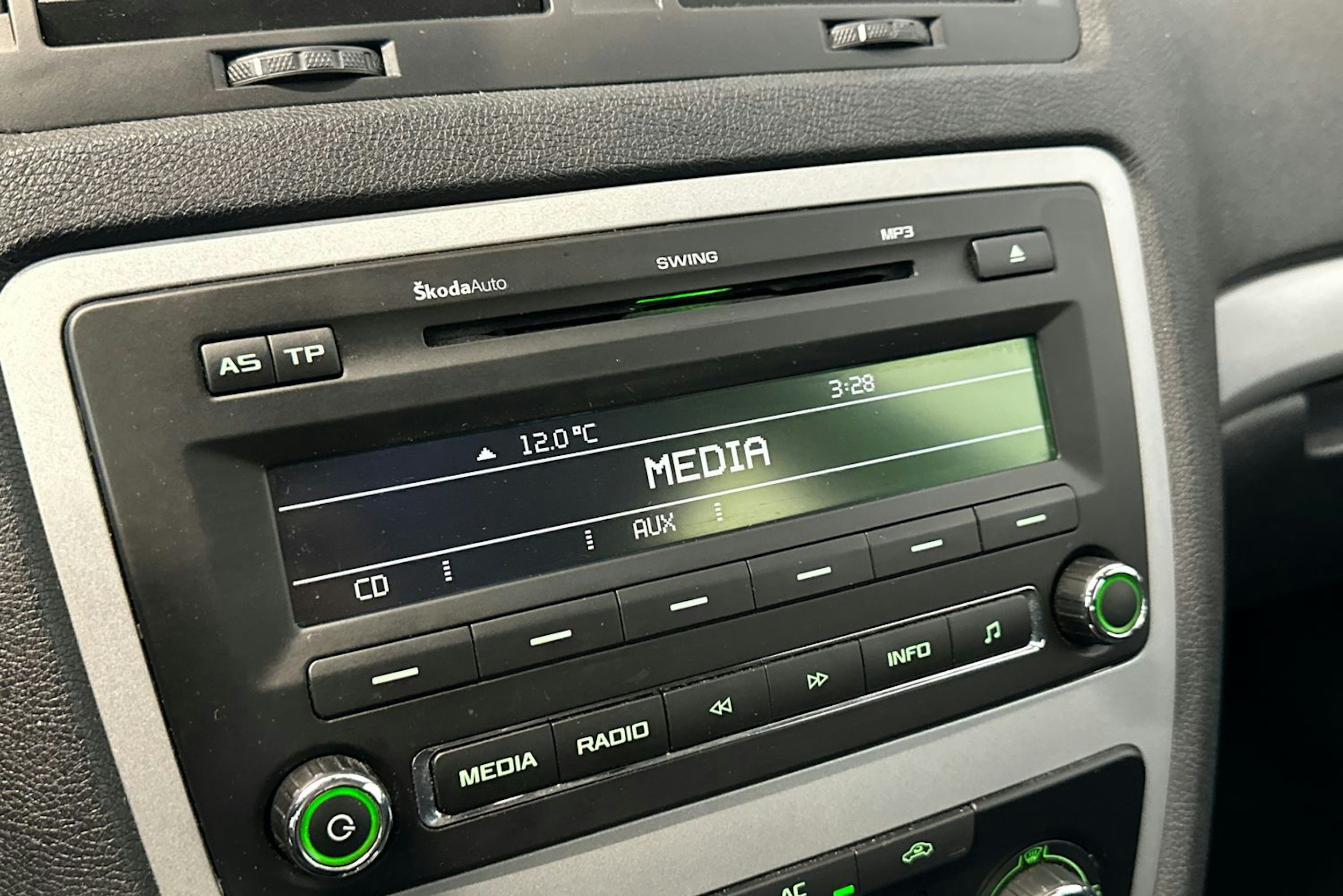 musta Skoda Octavia 2013 kuva 23.
