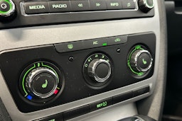 musta Skoda Octavia 2013 kuva 24.