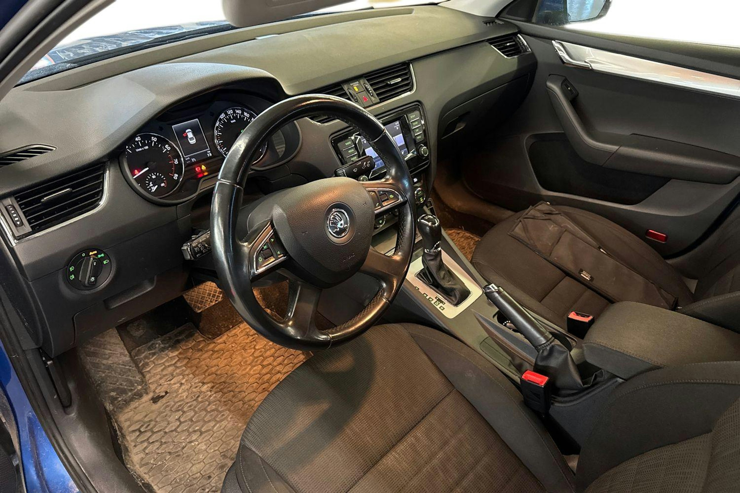 sininen Skoda Octavia 2013 kuva 3.