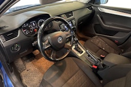 sininen Skoda Octavia 2013 kuva 3.